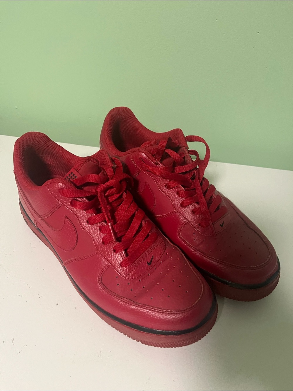 Nike Men's Low-Top Red Leather Sneakers
